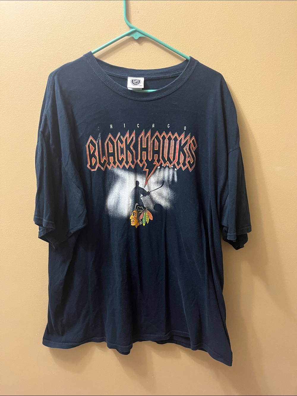 NHL Chicago Blackhawks Navy and Red Graphic Short Sleeve Tee